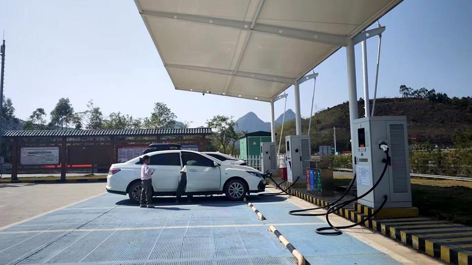 春運和這場連續的雪,見證了2年前的電動車已經過時?