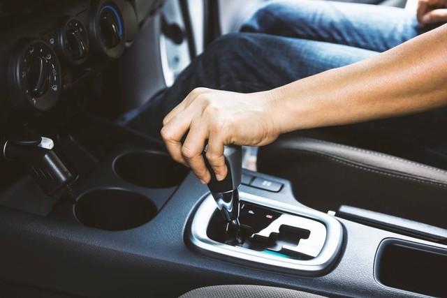 手動(dòng)擋的車能不能空擋滑行?老司機(jī):10年經(jīng)驗(yàn)告訴你