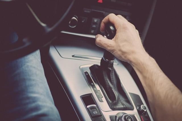 手動(dòng)擋的車能不能空擋滑行?老司機(jī):10年經(jīng)驗(yàn)告訴你