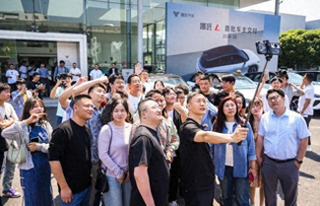 銷量剛有起色,哪吒S又發生自燃,哪吒汽車咋“鬧海”?
