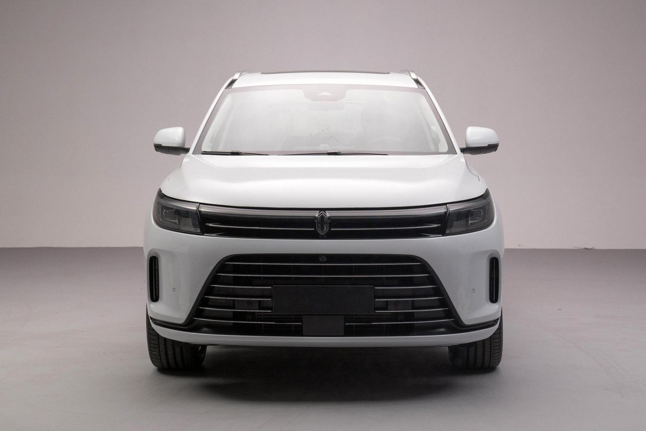 新問界M7實車曝光,前臉重新設計,競爭理想L7,這顏值你打幾分?