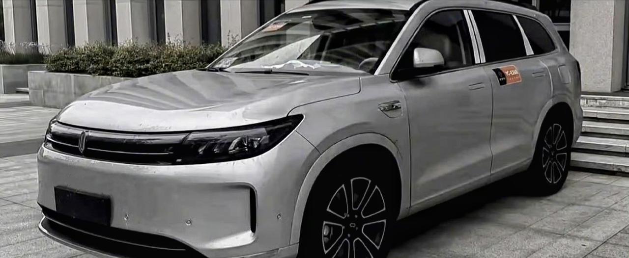 新問界M7實車曝光,前臉重新設計,競爭理想L7,這顏值你打幾分?