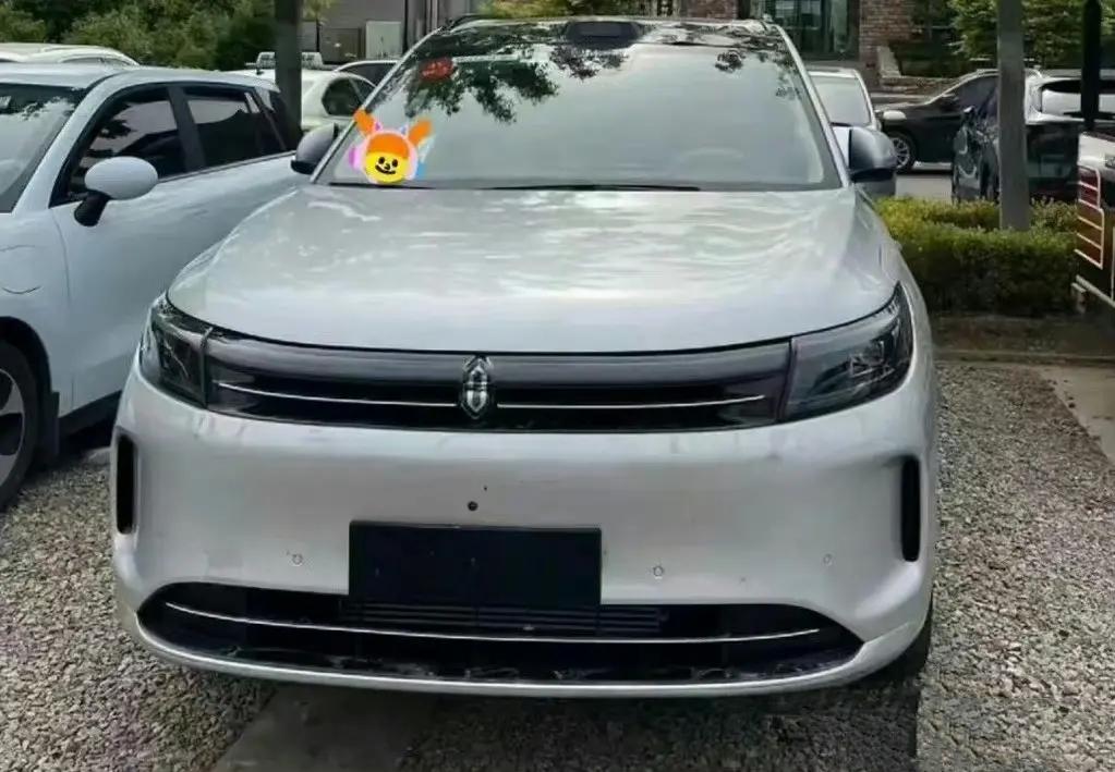 新問界M7實車曝光,前臉重新設計,競爭理想L7,這顏值你打幾分?