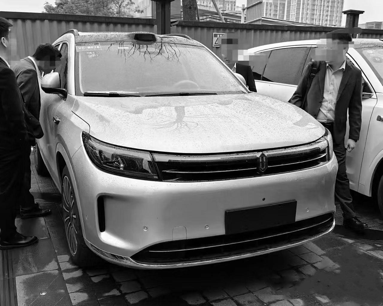 新問界M7實車曝光,前臉重新設計,競爭理想L7,這顏值你打幾分?