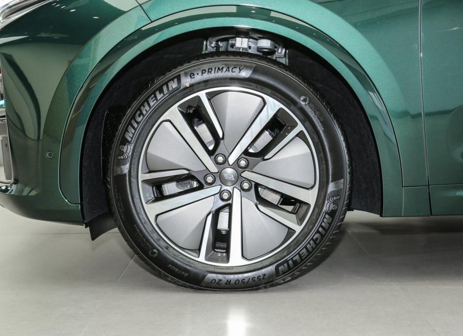 理想L7銷量領(lǐng)先,占據(jù)新能源汽車市場先機