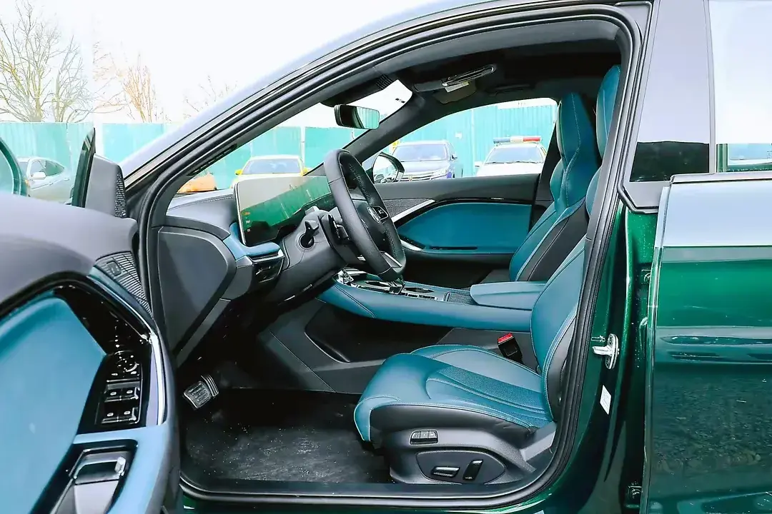 轎跑保養也很省心!這款車和雅閣同級,配電動尾翼,半年保養一次