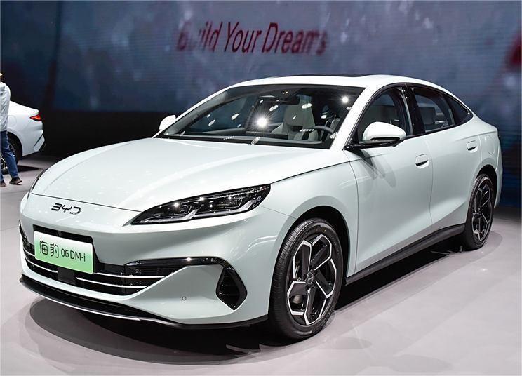 卷自家秦L?海豹 06 DM-i 部分配置曝光,比亞迪再現“雙子車”?