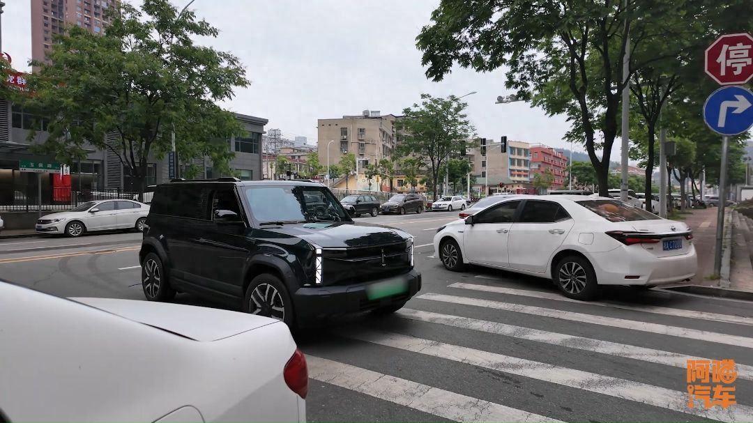 電車要不要裝護(hù)板?我還是沒扛住,給iCAR 03裝了護(hù)板