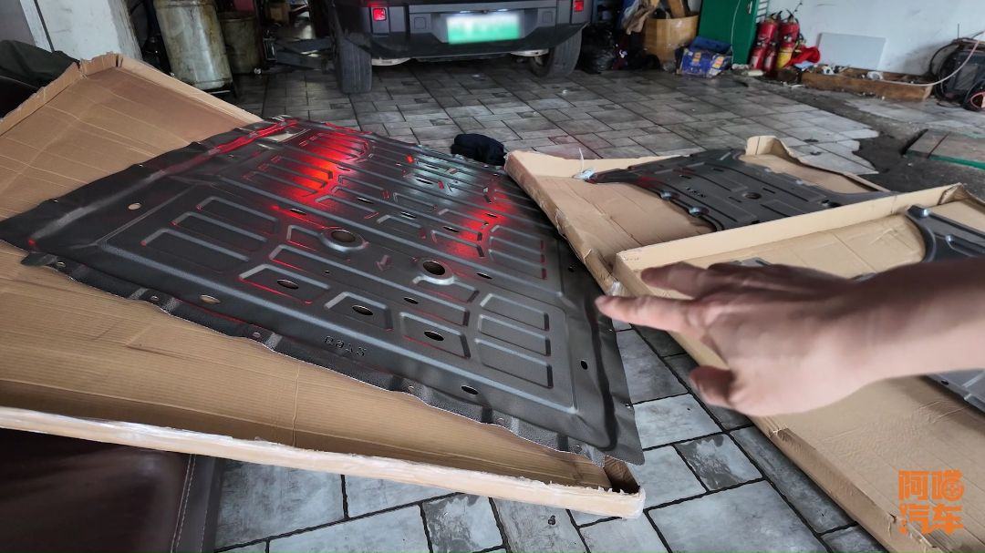 電車要不要裝護(hù)板?我還是沒扛住,給iCAR 03裝了護(hù)板