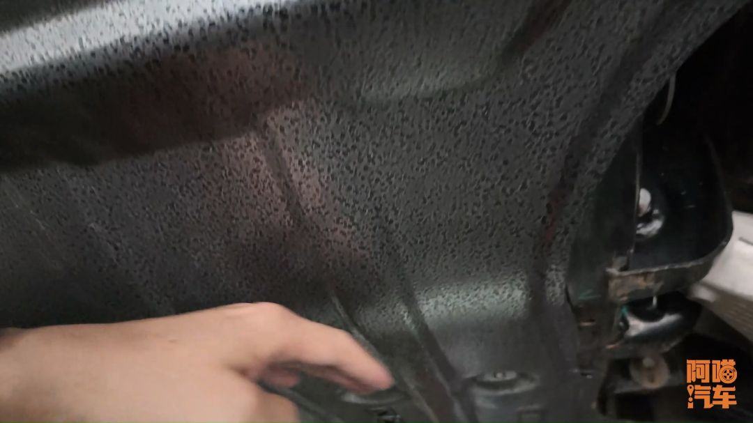 電車要不要裝護(hù)板?我還是沒扛住,給iCAR 03裝了護(hù)板