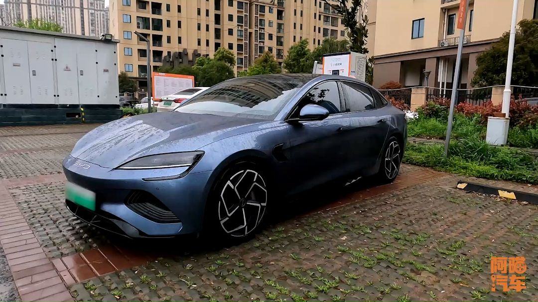 為何純電車都是低趴設(shè)計(jì),很少有方盒子越野車?告訴你原因