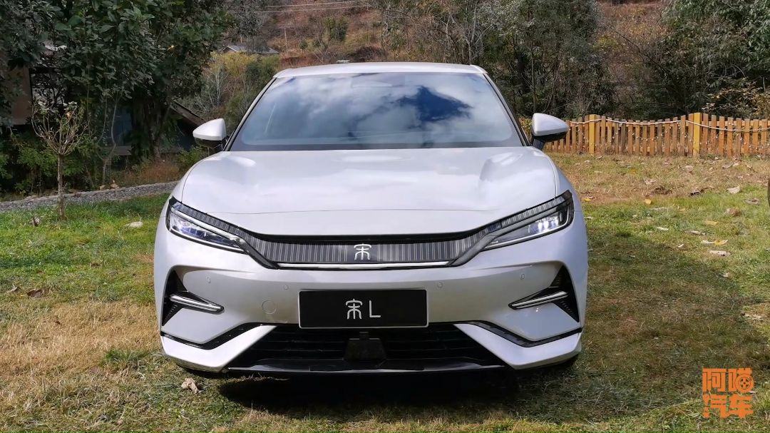 為何純電車都是低趴設(shè)計(jì),很少有方盒子越野車?告訴你原因