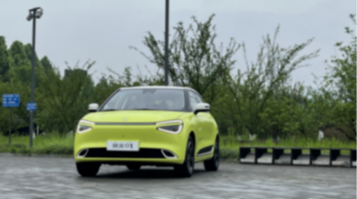 自動(dòng)泊車堪比老司機(jī)?試駕A0級電車新生東風(fēng)納米01