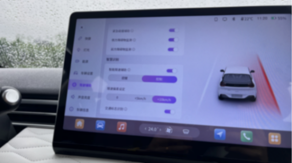 自動(dòng)泊車堪比老司機(jī)?試駕A0級電車新生東風(fēng)納米01