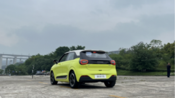 自動(dòng)泊車堪比老司機(jī)?試駕A0級電車新生東風(fēng)納米01