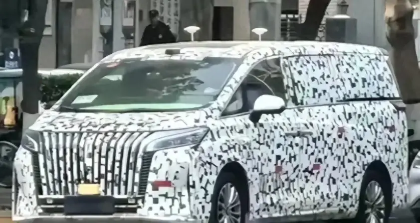 25.98萬?第2代魏派高山偽裝車亮相,還看豐田賽那嗎?