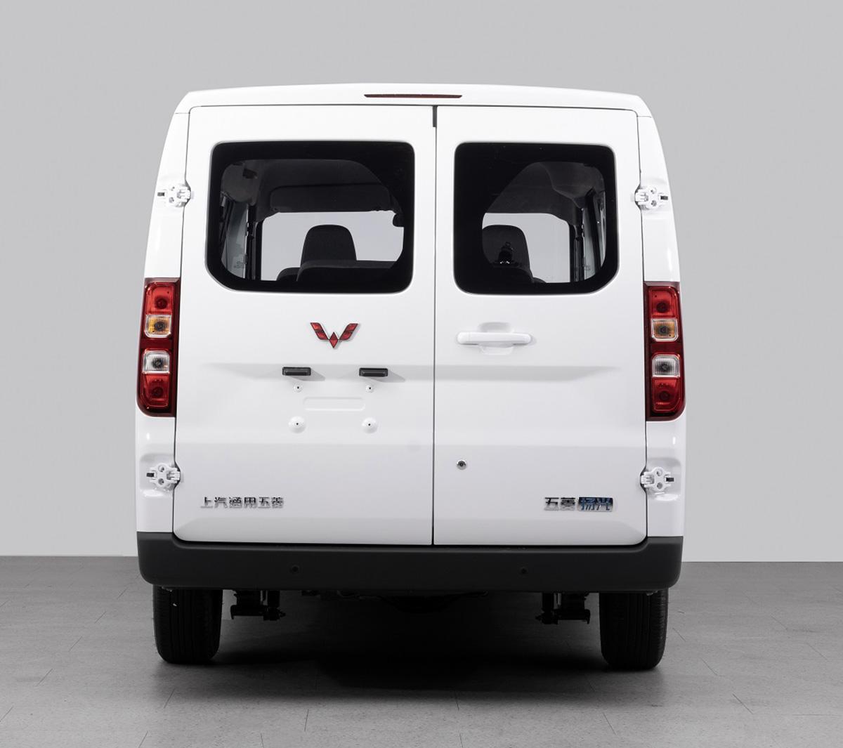 新款五菱揚(yáng)光6座版上市,側(cè)滑門,車長(zhǎng)4985mm,續(xù)航300km