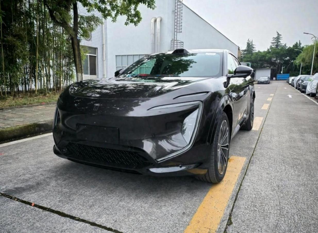 車尾設計非常個性,阿維塔07實車圖曝光