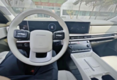 全新現代勝達實車,造型硬派不落俗套,7座空間有限但挺實用