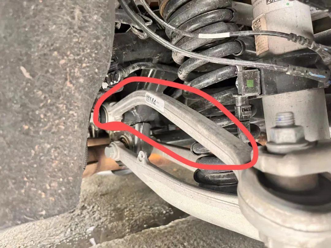 寶馬M2在賽道“上墻”后,修車要花費多少錢?