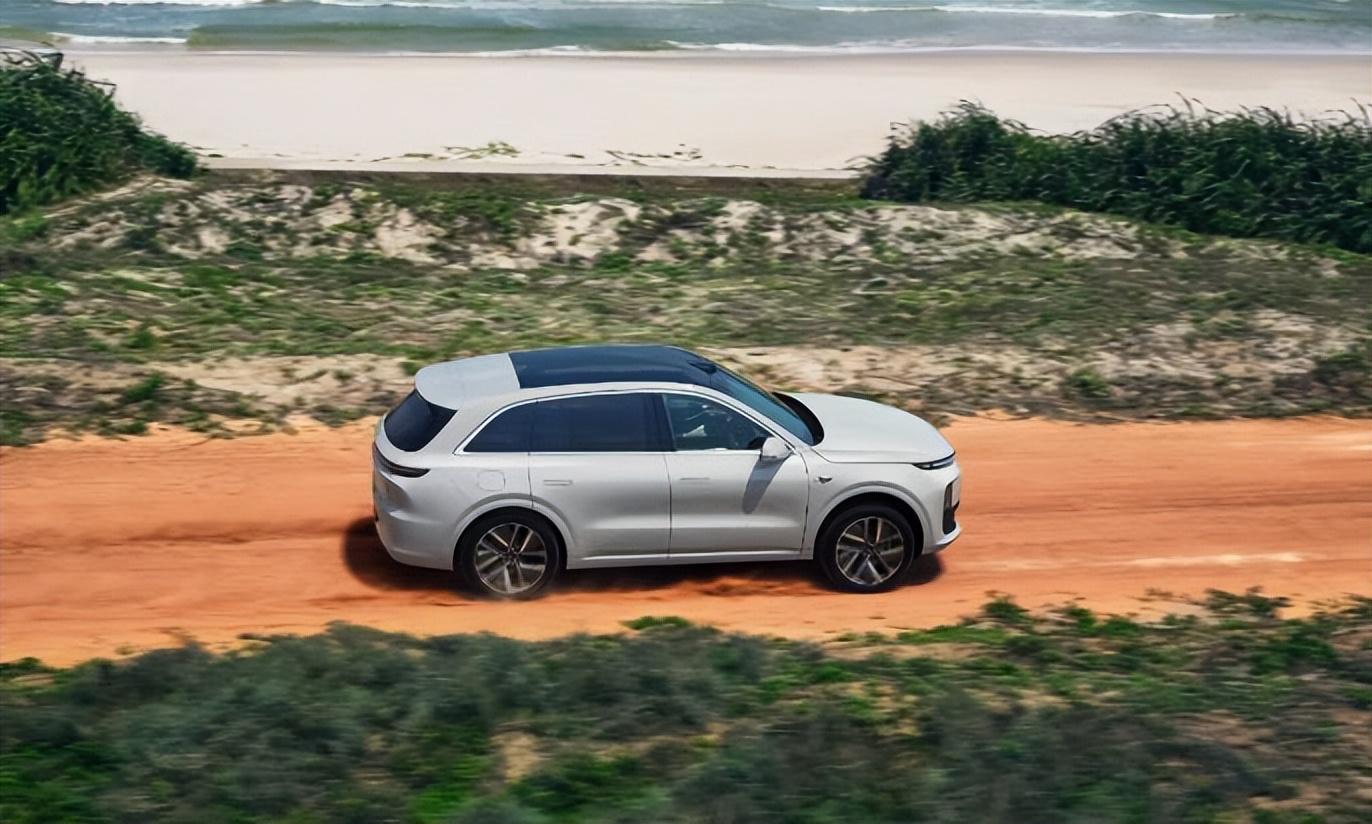 GLC、X3、Q5加起來賣不過它!408馬力加速5.4秒,長4.9米不到25萬