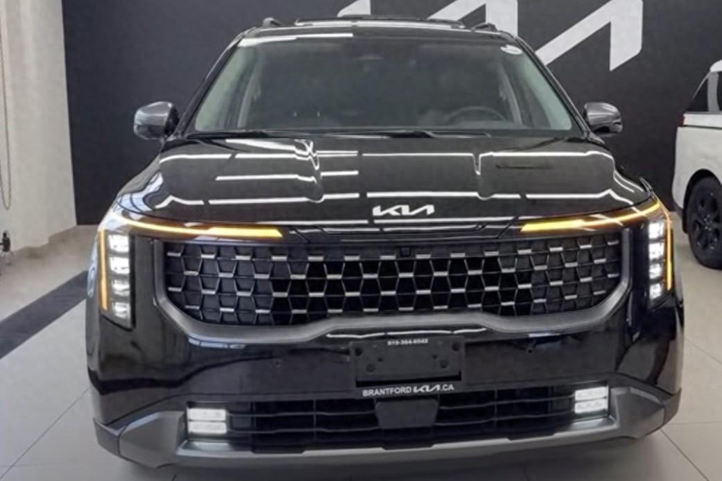 國內現款28.99萬起售,2025款起亞嘉華實車曝光,提供兩種動力