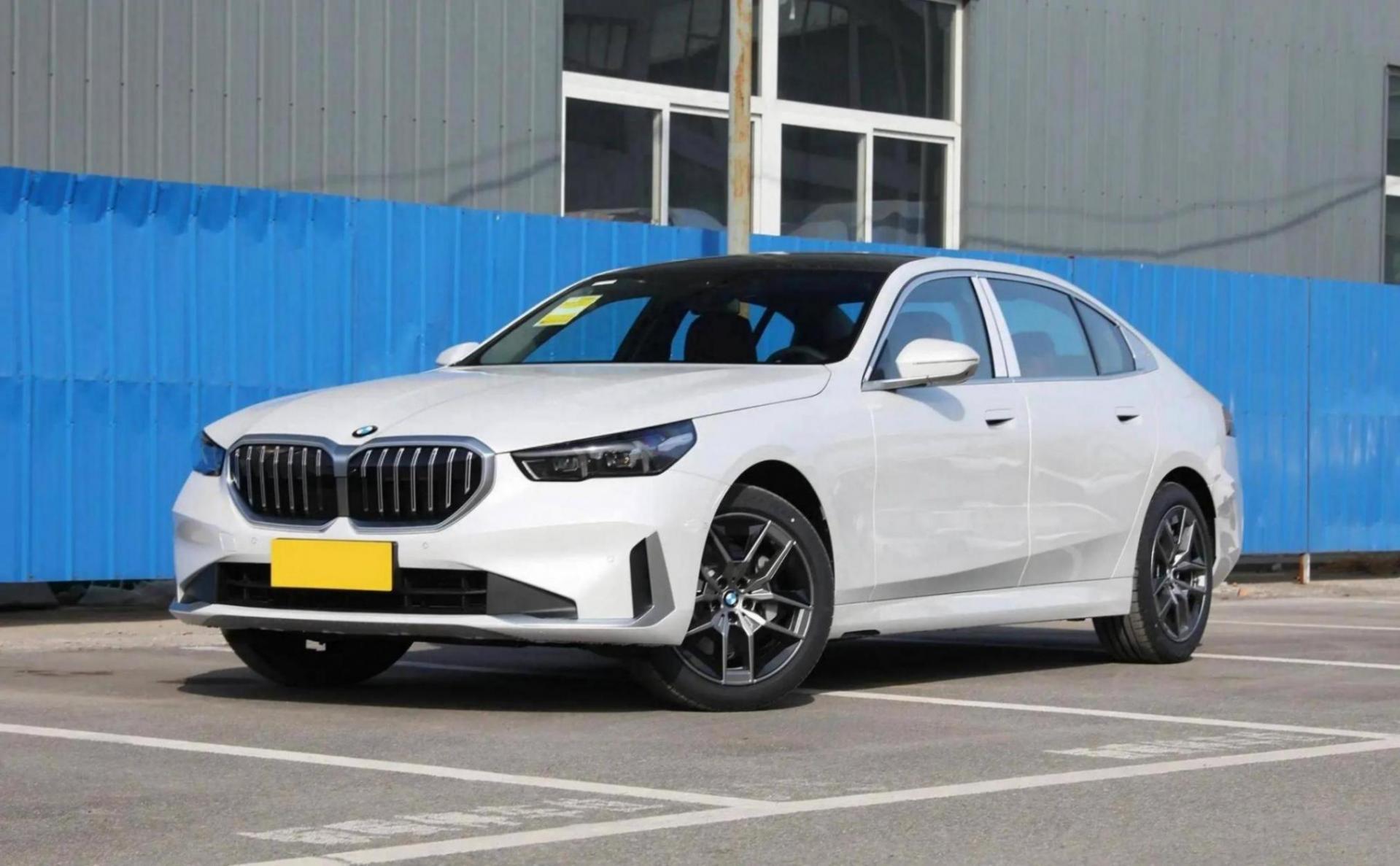 2025款寶馬5系長軸距版上市,配置、車機均升級,43.99萬起