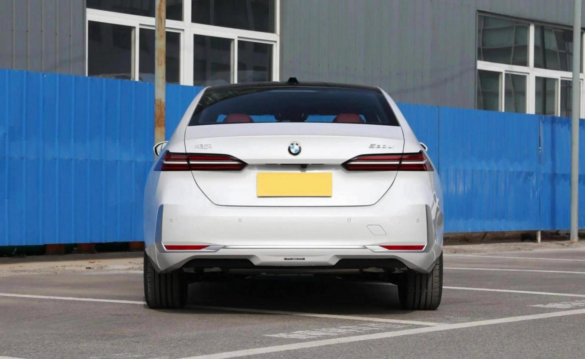 2025款寶馬5系長軸距版上市,配置、車機均升級,43.99萬起