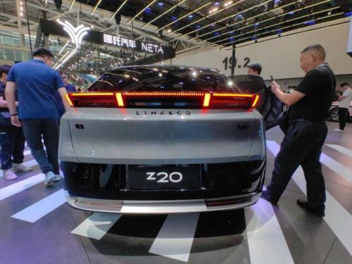 領(lǐng)克Z20細(xì)節(jié)曝光,魅族車機(jī)+零壓座椅,網(wǎng)友:這波操作穩(wěn)了!
