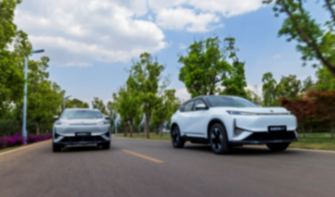 打破混動技術偏科,風神L7實測續航驚人,買混動就選東風馬赫電混