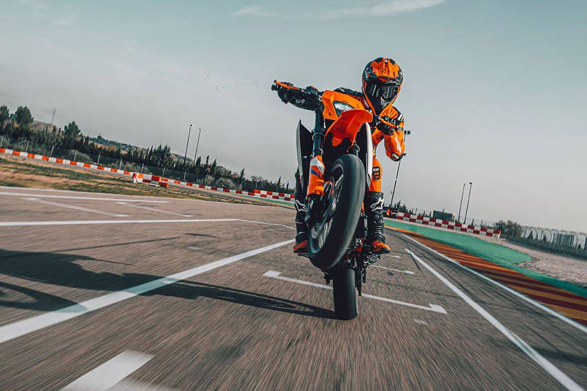 KTM 390 SMC R:以小博大的超級摩托車新寵