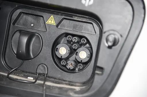 支持快充,配主動剎車+下坡輔助,解析零跑C10