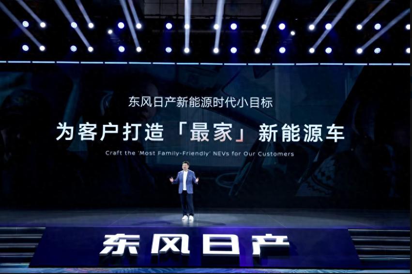 AI科技致敬未來,東風(fēng)日產(chǎn)“百萬級(jí)大沙發(fā)”邂逅小米SU7 Ultra