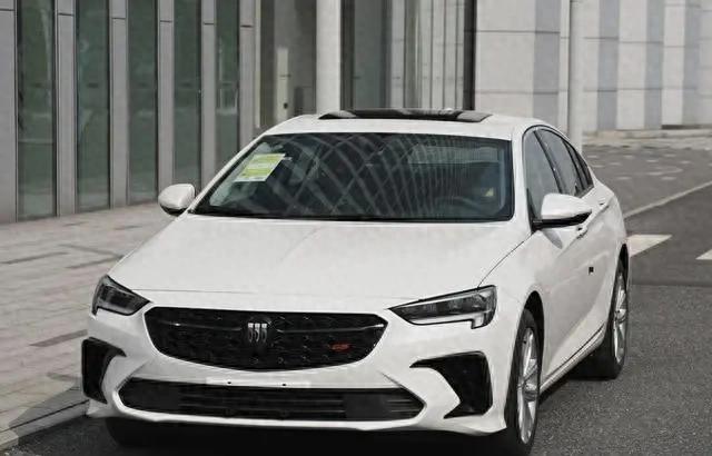 別克的“王牌”轎車,轎跑式車身設計,配運動套件,還有2套動力