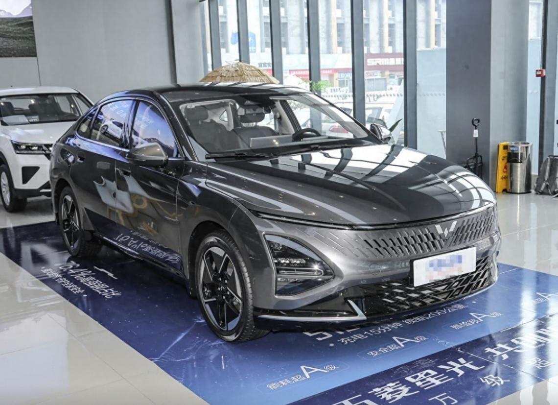 10 萬級插混轎車爭鋒:五菱星光、秦 L 與啟源 A05 誰能稱霸?