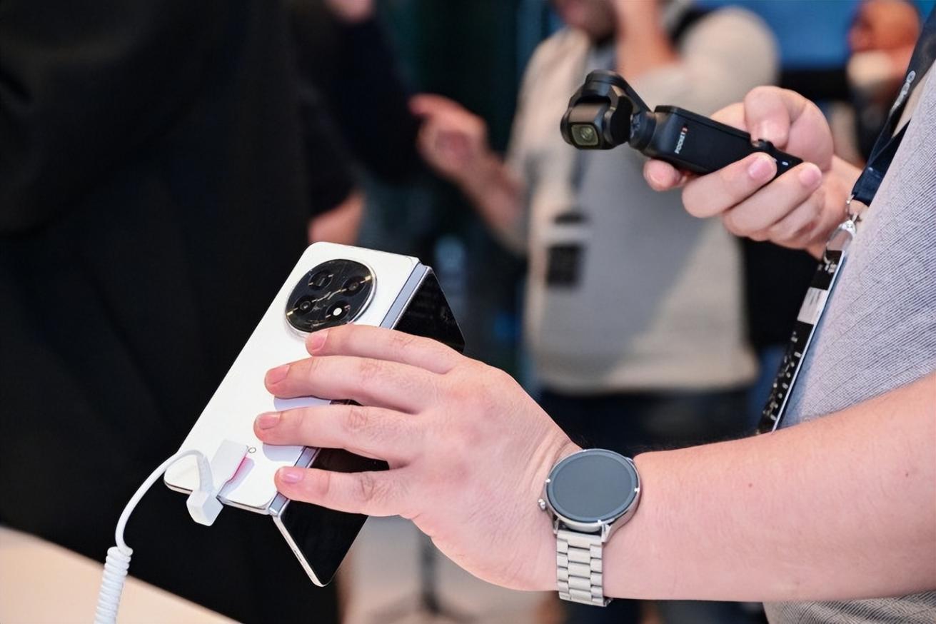 OPPO MWC 2025:折疊屏破局與AI戰(zhàn)略重塑行業(yè)格局
