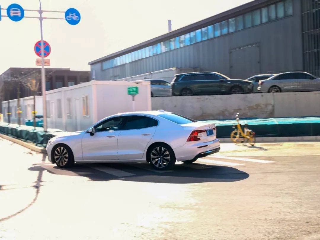 對比試駕寶馬3系、沃爾沃S60,誰是操控最好的豪華中型轎車?