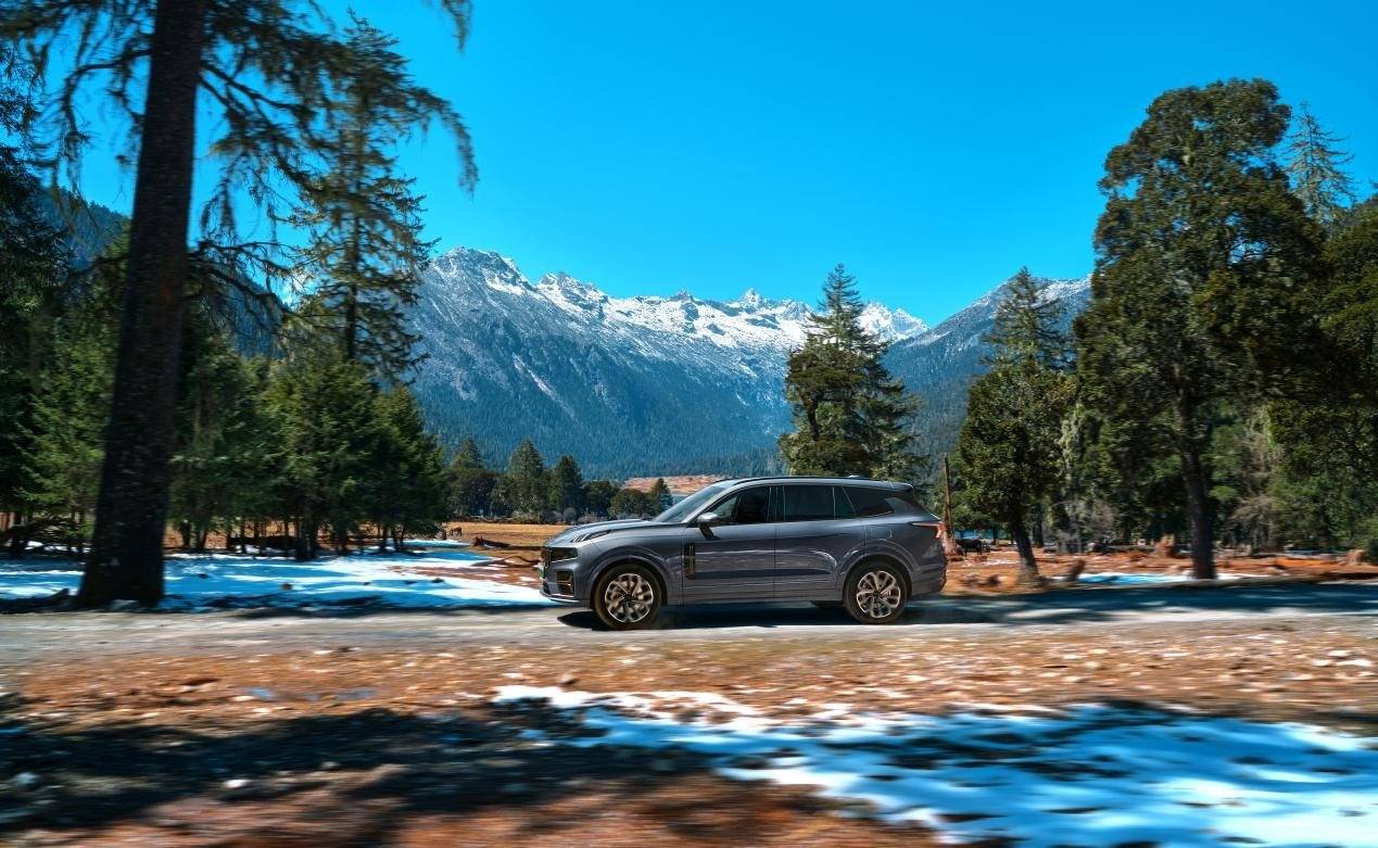 領克09 EM-P四驅Max大五座上市,瞄準城市中產家庭