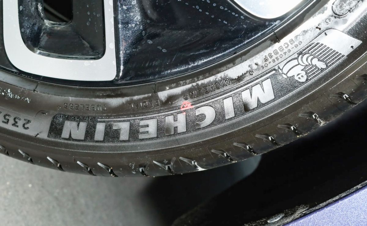 寶駿享境PHEV,12萬級插混轎車,標配荷蘭KONI軟硬可調減震