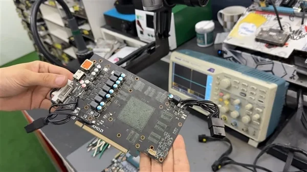 RTX 5070 Ti燒毀 出現(xiàn)一個大洞！竟然嫁接RX 580救活了